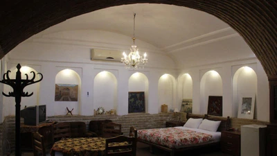 Khaneh Seneek Traditional Hotel