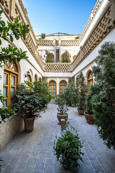 Ghasr Monshi Hotel