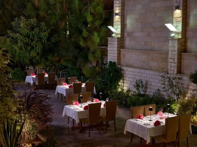 Zandiyeh Hotel